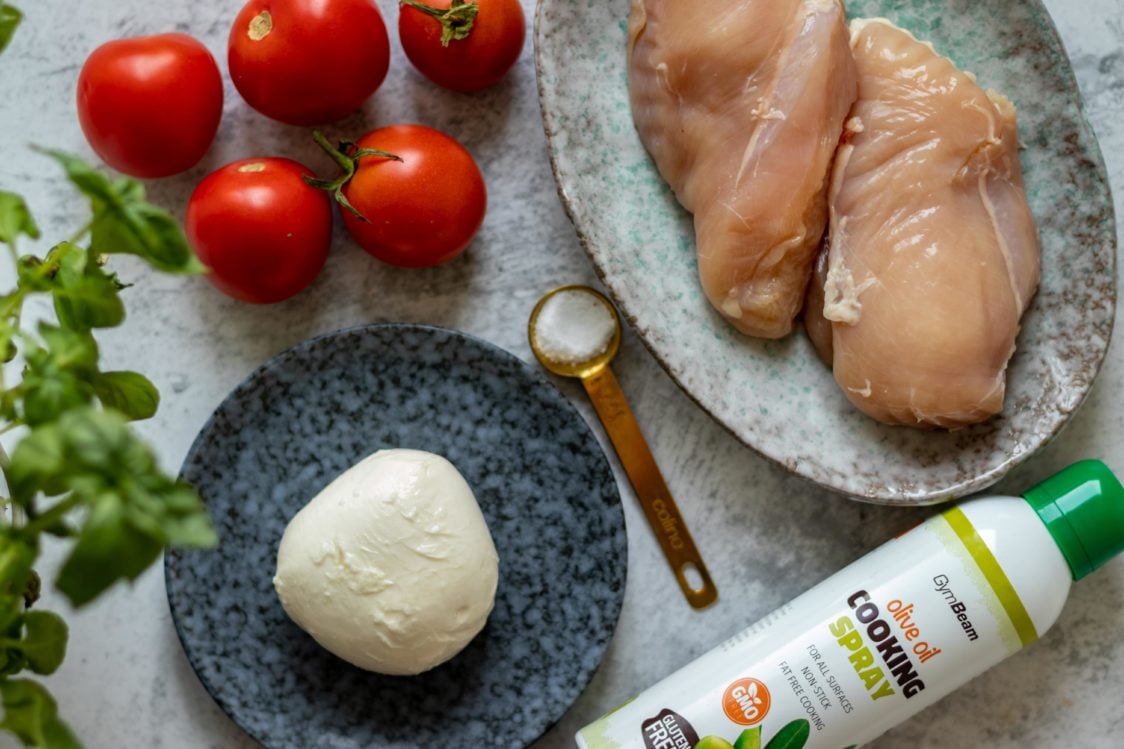 Pražen piščanec Caprese