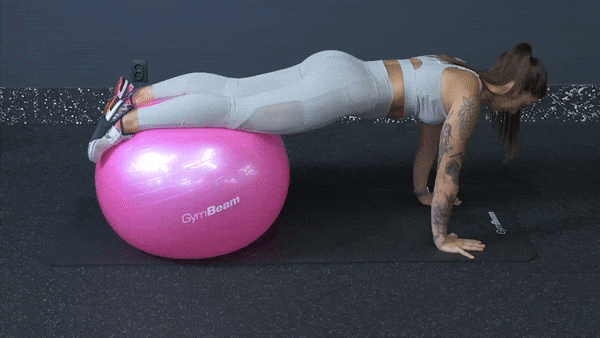 plank z žogo z fitnes