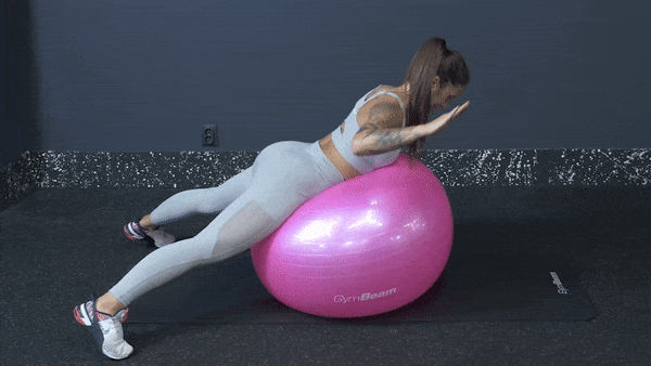 lateralni poteg z vadbeno žogo