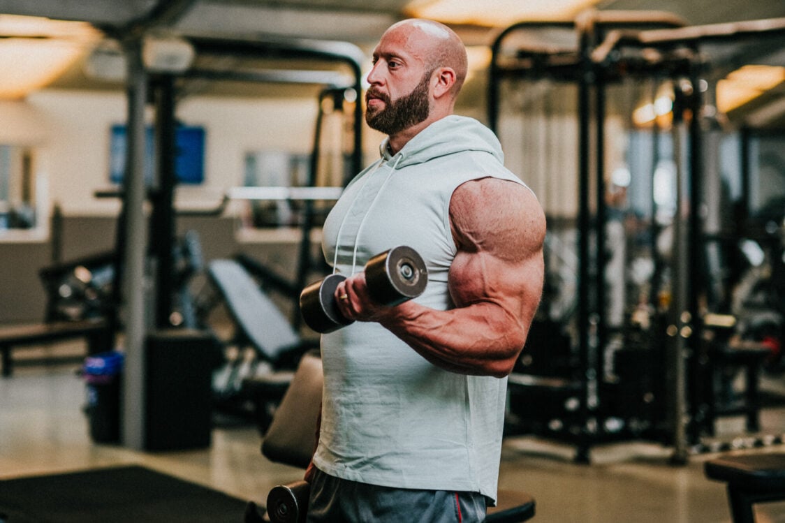 Trening moči z ročnimi utežmi