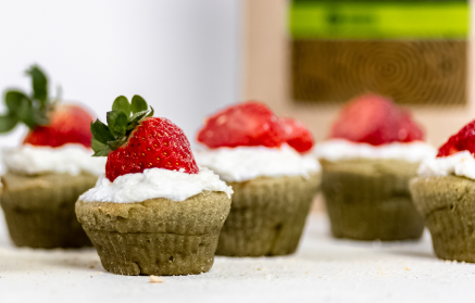 Fitnes recept: Sočni matcha kolački (cupcakes) z glazuro iz skute