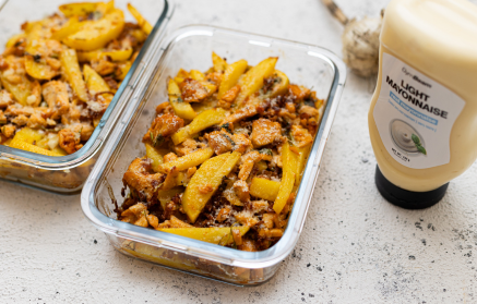 Fitnes recept: Pečene piščančje prsi s krompirjem in lahko majonezo