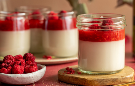 Fitnes recept: Kokosova panna cotta z malinami