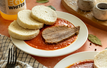 Fitnes recept: Paradižnikova omaka z govedino in beljakovinskimi cmoki