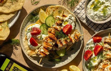 Fitnes recept: Souvlaki s pita kruhom in tzatzikijem