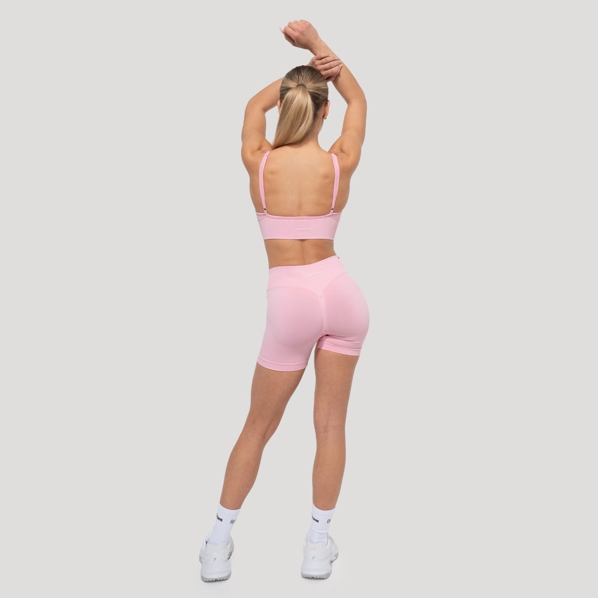 GymBeam Športni nedrček Luma Baby Pink - Velikost: M | Barva: ružová | Teža: 0,092 g | Pakiranje: 130 · záber 6