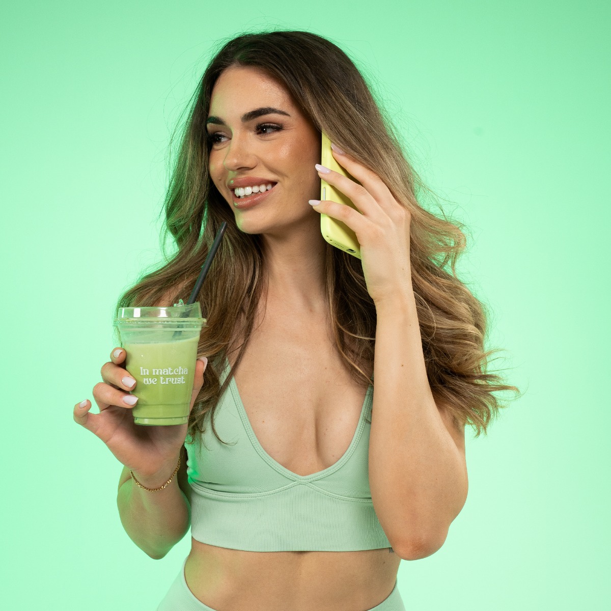 GymBeam Luma Sports Bra Pistachio - Velikost: XS | Barva: zelená | Teža: 0,078 g | Pakiranje: 145 · záber 10