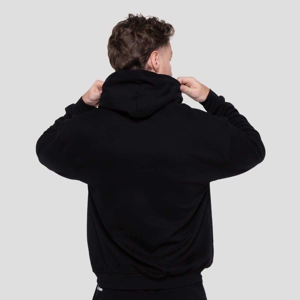 Pulover s kapuco Thorn Black – GymBeam