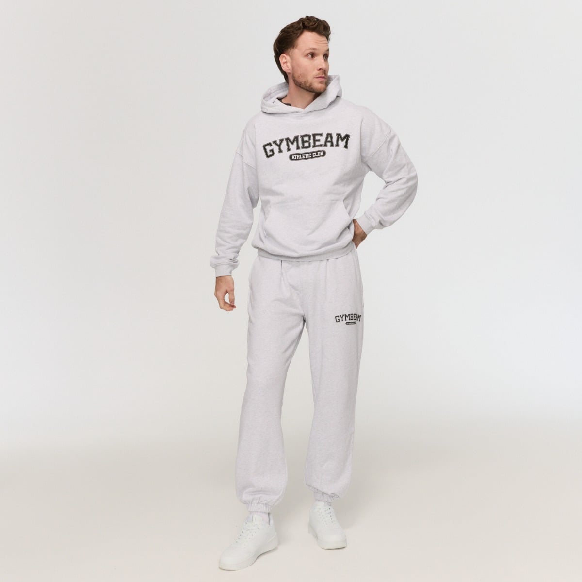 GymBeam Pulover s kapuco Varsity Grey - Velikost: M | Barva: sivá | Teža: 0,6672 g | Pakiranje: 20 · záber 6