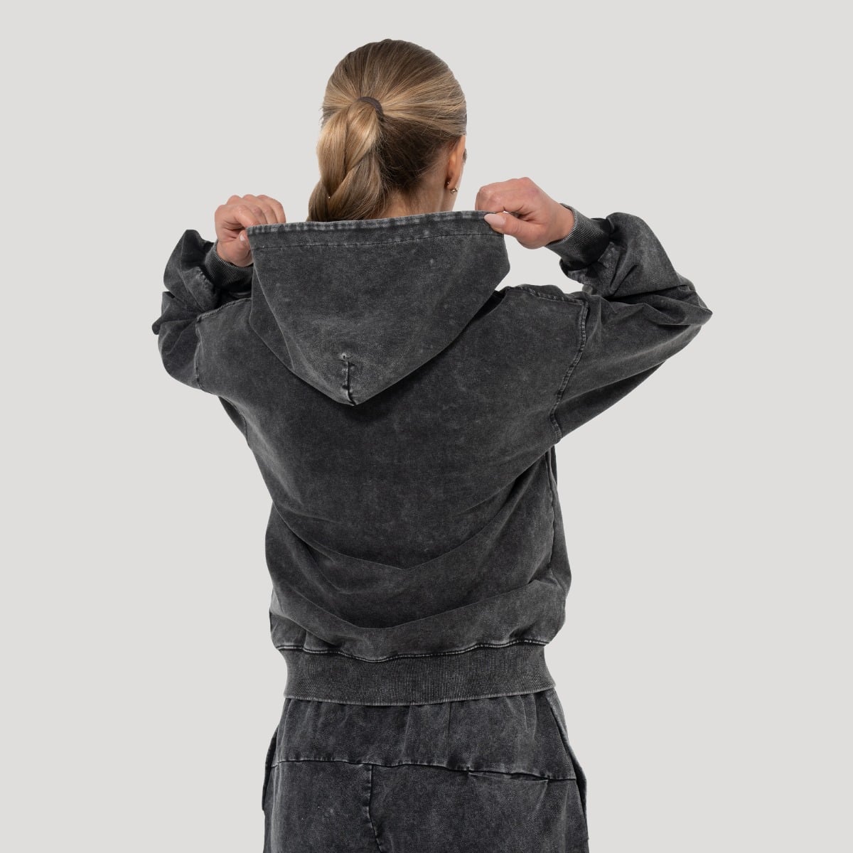 Ženska jopica s kapuco Abyss Charcoal - GymBeam
