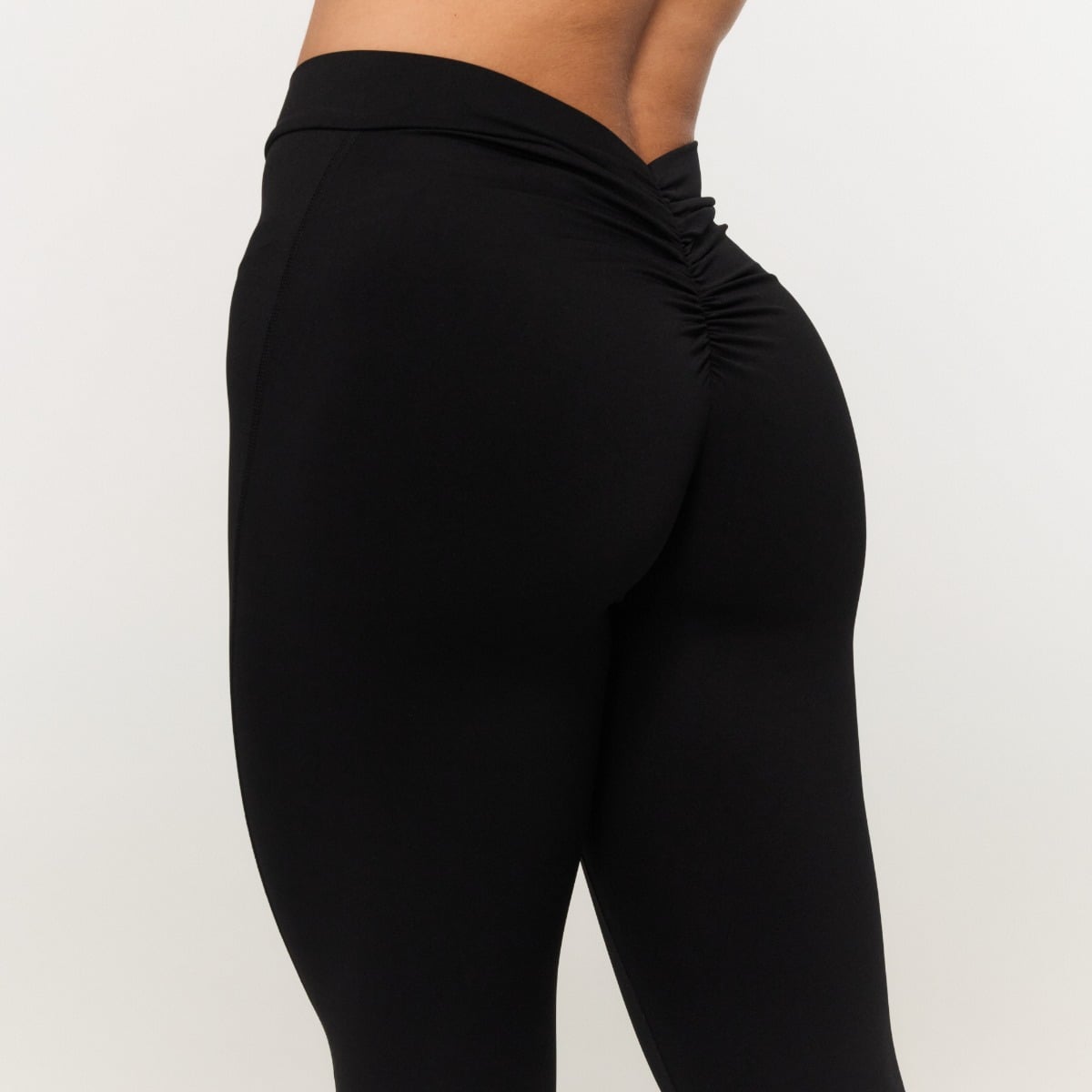 Ženske hlače Fierce V-Back Black - GymBeam