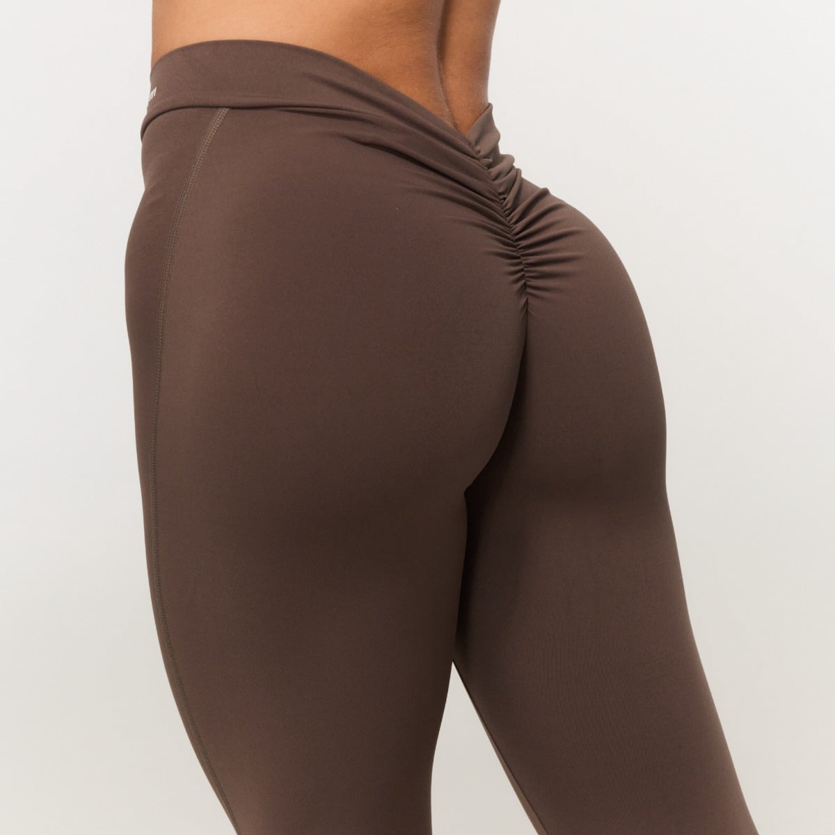 Ženske hlače Fierce V-Back Cappuccino - GymBeam