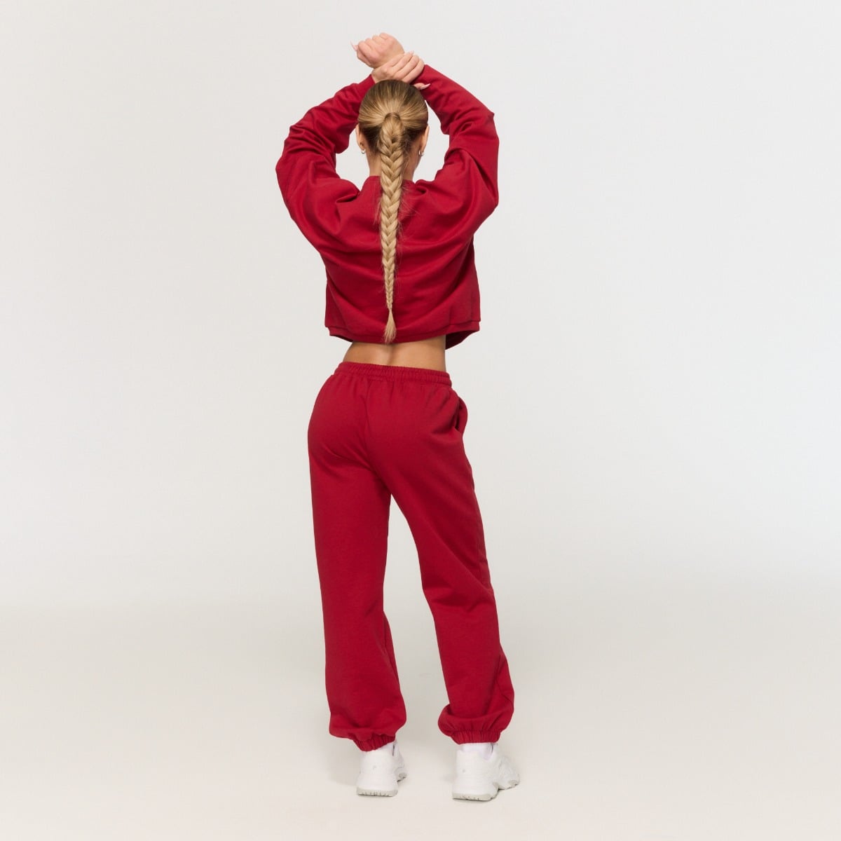 GymBeam Ženska trenirka Varsity Red - Velikost: L | Barva: červená | Teža: 0,6596 g | Pakiranje: 16 · záber 6
