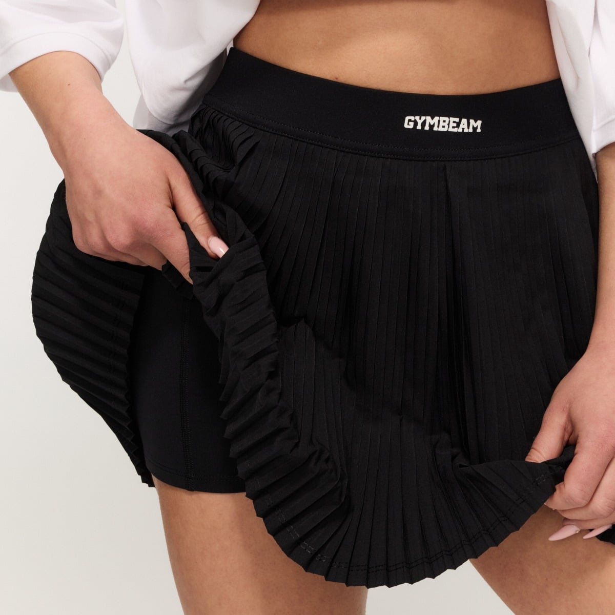 GymBeam Žensko športno krilo Varsity Black - Velikost: XS | Barva: čierna | Teža: 0,177 g | Pakiranje: 90 · záber 7